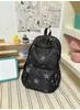 Mochila com estampa de estrelas, uma mochila leve e casual para estudantes do sexo feminino, apresentando um design simples, estiloso e artístico com grande capacidade, adequada para viagens