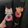 Queso Tom y Jerry Cubierta para Hombro de Cinturón de Seguridad de Coche Cubierta Protectora Neutra Avanzada Linda Decoración Interior de Coche Coche