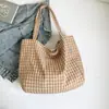 2026 Verão Nova Tendência Bolsa Tote de Lona Xadrez Grande Capacidade Verão Ins Moda Artística Estilo Preguiçoso Bolsa de Ombro