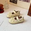 Zapatos Individuales Estilo Bosque Dulce para Niñas Modelo Nuevo Otoño 2025 Zapatos de Baile con Lazo para Niñas Zapatos Pequeños de Cuero con Cordones para Niños Versátiles