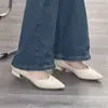 Zapatos de mujer de punta fina y escote bajo, nuevo estilo de verano 2026, adecuados para combinar con faldas, populares y versátiles zapatos de boda, elegantes zapatos de dama de honor estilo francés