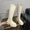 Botas marrones, botas ajustadas de estilo británico, botas de moda, botas cortas plisadas de suela gruesa estilo retro nuevo para mujer con hebilla de cinturón y diseño de estilo pantalón 2026