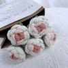Flor de estambre tejida a mano producto terminado con pétalos puntiagudos hacia afuera, flor de rosa tejida, regalo para cumpleaños y Navidad, flor realista de ganchillo