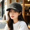 Nueva gorra de béisbol de felpa a cuadros retro para otoño e invierno para mujer, estilo coreano con letras bordadas, moderna y versátil, gorra de béisbol cálida