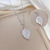 [Aço titânio corpo inteiro] um simples e rico em folhas estilo forno de incenso colar de ouro real feminino Ins Rede social acessórios de corrente para clavícula