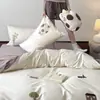 Conjunto de Quatro Peças 100% Algodão de Fibra Longa com Bordado de Gato Estilo Ins para Crianças, Capa de Edredom Roxa, Lençol de Cima, Roupa de Cama