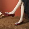 2025 Novo Estilo Sapatos Plataforma Super Macios Femininos Couro Verniz Vermelho Boca Baixa Salto Baixo Sapatos Baixos Elegantes Socialite