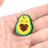 Insignia de metal de aguacate de fruta de verano fresca linda de dibujos animados pines para accesorios de ropa mochila broche de pintura