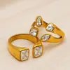 Anillo abierto geométrico de doble diamante europeo y americano, anillo de oro con circonita de múltiples diamantes irregulares de lujo ligero, diseño de nicho, versátil para mujeres