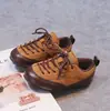 Tênis de Treino Alemão Infantil Versátil Retrô Chegadas Novas Outono 2026 Tênis Esportivo Antiderrapante Casual para Meninas Tênis de Skate com Estampa de Leopardo para Meninos