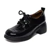 Zapatos de mujer de cuero con punta redonda, nuevo modelo otoño e invierno 2026, estilo europeo y americano, zapatos de salón de tacón grueso con cordones, charol de piel de vaca, mocasines estilo universitario