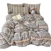 Juego de cama de cuatro piezas para dormitorio de otoño e invierno, tela de algodón cepillado engrosada, con funda de edredón con estampado retro infantil y sábana bajera de algodón puro