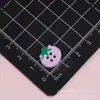 Botões fofos de desenho animado de tomatinho com quatro furos, acessórios de resina, cola de creme DIY, presilhas de cabelo, decorações de botões para roupas infantis