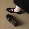 Sapatos Birkenstock Mary Jane vermelhos retrô de sola reta para mulheres, primavera e outono de 2026, adequados para combinar com saias, sapatos de dança de salão