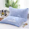 Al por mayor Toalla de almohada de gasa de tres capas Algodón Jacquard para adultos Hogar Dibujos animados Estudiante Transpirable Suave Fabricante de almohadas Amigable con la piel y absorbente de sudor