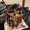 Bolsos de Diseño de Nicho para Mujer, Moda Otoño/Invierno 2026 Nuevo Bolso de Hombro Cruzado de Alta Gama, Bolso de Mano para Mujer Bolso Cubo