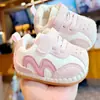 Zapatos para bebé con suelas blandas, antideslizantes, nuevos modelos de primavera y otoño, zapatos para bebé principiante para 0-1 año, transpirables y antideslizantes
