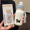 Botella de agua aislada elegante y atractiva para mujer, con pajilla, hecha de acero inoxidable, con un diseño minimalista y único, y un lindo patrón de dibujos animados, perfecta para estudiantes y fácil de transportar