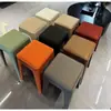 Banqueta de plástico para uso doméstico, ultra-espessa, banqueta macia acolchoada para sala de estar, banco para sala de jantar, banqueta extra estilo nórdico, modelo popular espessado para uso doméstico