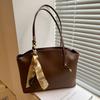 2024 Invierno Nuevo Estilo Retro Flojo Trabajo Hombro Axila Bolso de Viajero Casual Simple Portátil Bolso Tote