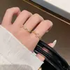 Anel de Flor de Trevo de Quatro Folhas com Zircônia de Luxo Leve Estilo Francês para Mulheres, Novo Design de Nicho, Anel Versátil Simples Ajustável para Dedo Indicador
