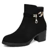 Botas ankle boots de camurça macia e moderna, coleção outono/inverno 2026: botas de couro confortáveis, antiderrapantes, duráveis, forradas com fleece para aquecimento e leves