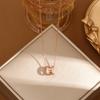 Collar pequeño con letra H para hombre y mujer, diseño avanzado de verano, cadena de clavícula ligera de acero de titanio y lujo, novedad de 2024
