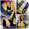 Ciudad de Yiwu Youhu Primavera y Verano Alta Gama Versátil Seda Imitación Delgado Bufanda Moda Clásica Larga Bufanda Venta al por Mayor