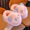 Pantuflas de algodón para niños con diseño de panda, con acolchado en el talón, estilo invierno, felpa, cálidas, antideslizantes, lindas, adecuadas para uso en casa, para padres e hijos, bebés.