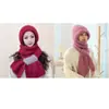 Gorro de inverno de malha com forro de fleece, quente e protetor de pescoço, estiloso para mães, cobre as orelhas, gorro tipo touca, conjunto de cachecol e gorro para mulheres
