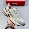 Tênis Putian, V2K Run original de alta qualidade, absorvente de choque, antiderrapante, cano baixo, estilo retrô "dad shoes", tênis de corrida versátil e moderno.
