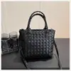 2026 Cesta Tejida de Diseño Sencillo Lujo Ligero Bolso Primavera y Verano Nuevo Estilo Texturizado Moda Bolso de Hombro Cruzado Bolso de Mano para Mujer