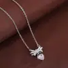 Design Exquisito de Laço com Embelezamento Completo de Diamantes, Colar de Luxo Leve para Meninas, Joia Exclusiva de Corrente de Clavícula em Formato de Coração de Nicho, Disponível Exclusivamente para Vendas Transfronteiriças