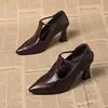 Chegada Nova Primavera/Outono 2026 Bico Fino Salto Bloco Couro Genuíno Tira em T Boca Rasa Sapatos de Salto Alto Leves Estilosos para Uso ao Ar Livre