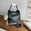Bolsa de ombro feminina tipo balde de nicho transfronteiriça 2026 nova moda de verão bolsa de ombro simples bolsa transversal casual para o dia a dia