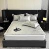 Estilo Simple de Lujo Ligero Jacquard Hielo Carbón Esterilla de Seda de Hielo Lavable a Máquina Kang Bacteria Esterilla para Cama Estilo Ajustado Transpirable Juego de Tres Piezas
