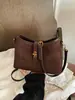 Bolsa de Ombro Suede Retrô Feminina 2026 Nova Verão High-End Nicho Luxo Leve Bolsa de Ombro Transversal Saco