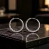 Pendientes de Aro Grandes Redondos Geométricos Exagerados de Plata de Ley 925 Estilo Nuevo Aro Pequeño Nicho Versátil Sentido del Diseño Pendientes de Lujo Ligero para Mujer