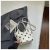 Bolsa de mano, bolso de hombro, bolsa tote, bolsa de trabajo, bolsa tipo cubo versátil, nuevo diseño de lunares de nicho estilo coreano, Primavera/Verano 2026