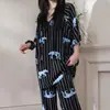 Pijama Familiar de Algodón y Seda para Mujer para Primavera, Otoño y Verano, Estilo Nuevo con Mangas Tres Cuartos y Pantalones Largos, Hecho de Algodón Artificial, Adecuado para Usar al Aire Libre, Conjunto Estampado