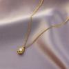 Popular Dulce Pequeño Fresco Pequeño Corazón Rojo Acero Titanio Collar para Mujer Estilo Ins Lujo Ligero Nicho Chapado en Oro de 18K Cadena Clavícula Combinable