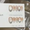 Um Par de Unhas [Magnólia Branco Leite] Frescas e Deslumbrantes com Brilho Aquoso, Design de Flor Esculpida com Glitter Prata para Pontas dos Dedos Que Realçam a Pele