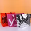Bolsa de tecido portátil com logotipo impresso personalizado bolsa grande chamativa bolsa impermeável de couro de cobra a laser bolsa promocional de exposição personalizada
