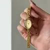 Relógio Pulseira Dourado com Mostrador Estiloso e Requintado, um Relógio de Quartzo à Prova d'Água e Versátil de Alta Aparência para Mulheres