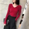 Suéter para mujer, versátil para usar en capas, top de punto pullover de cuello en V ajustado estilo coreano, camiseta ajustada estilo estudiante