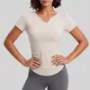 Top Esportivo Juyitang com Decote V, Manga Curta, Cor Nude, Secagem Rápida, Fitness, Plissado para Corrida Feminina