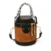 Bolso Cubo Pequeño de Fragancia Estilo Nuevo 2025 para Mujer, Bolso de Mano Cruzado de Alta Gama con Patrón de Rombo, Colgante de Corazón, Versátil y de Moda