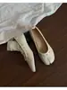Versão em pele de ovelha~Sapatos slip-on estilo punk nicho ballet com bico aberto e rebites para mulheres, sapatos casuais da moda de salto baixo únicos
