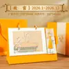 2026 Novo Criativo Couro Madeira Sólida Porta-Caneta Calendário Estilo Chinês Ilustração Calendário de Mesa Calendário Mensal Ornamento