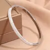 Pulsera europea y americana de acero de titanio transfronteriza, pulsera plateada de cielo estrellado, joyería de acero inoxidable que no se decolora con incrustaciones de diamantes para mujer, alta moda